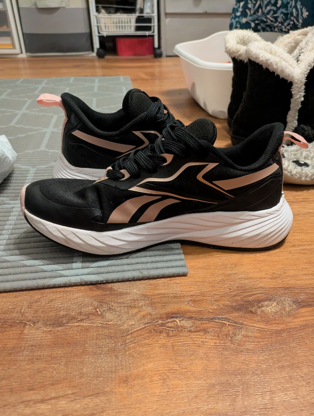 6.5 Reebok Sneakers - Picture 3 of 10